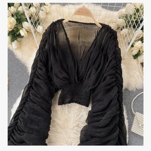 Elegant Black Ruched Blouse - Picture 3 of 6